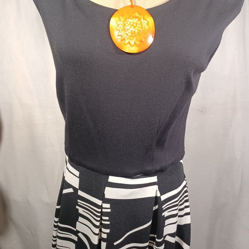 MAGGY LONDON WOMEN'S BLACK/WHITE SLEEVELESS CASUAL NIGHT OUT ZIP-BACK DRESS 14